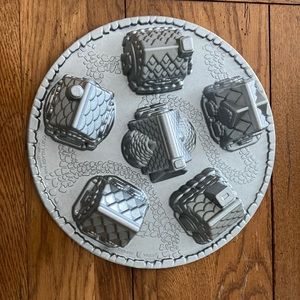 Like new Nordic Ware Cozy Village Pan